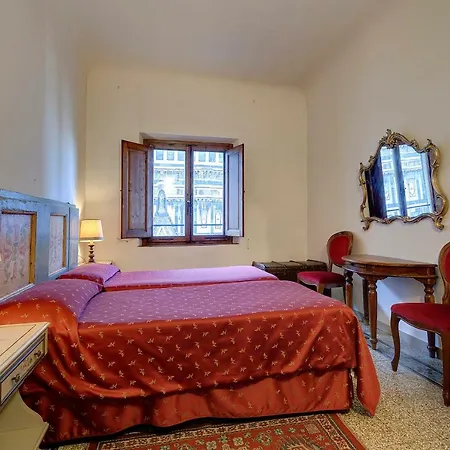 Eden Apartment *